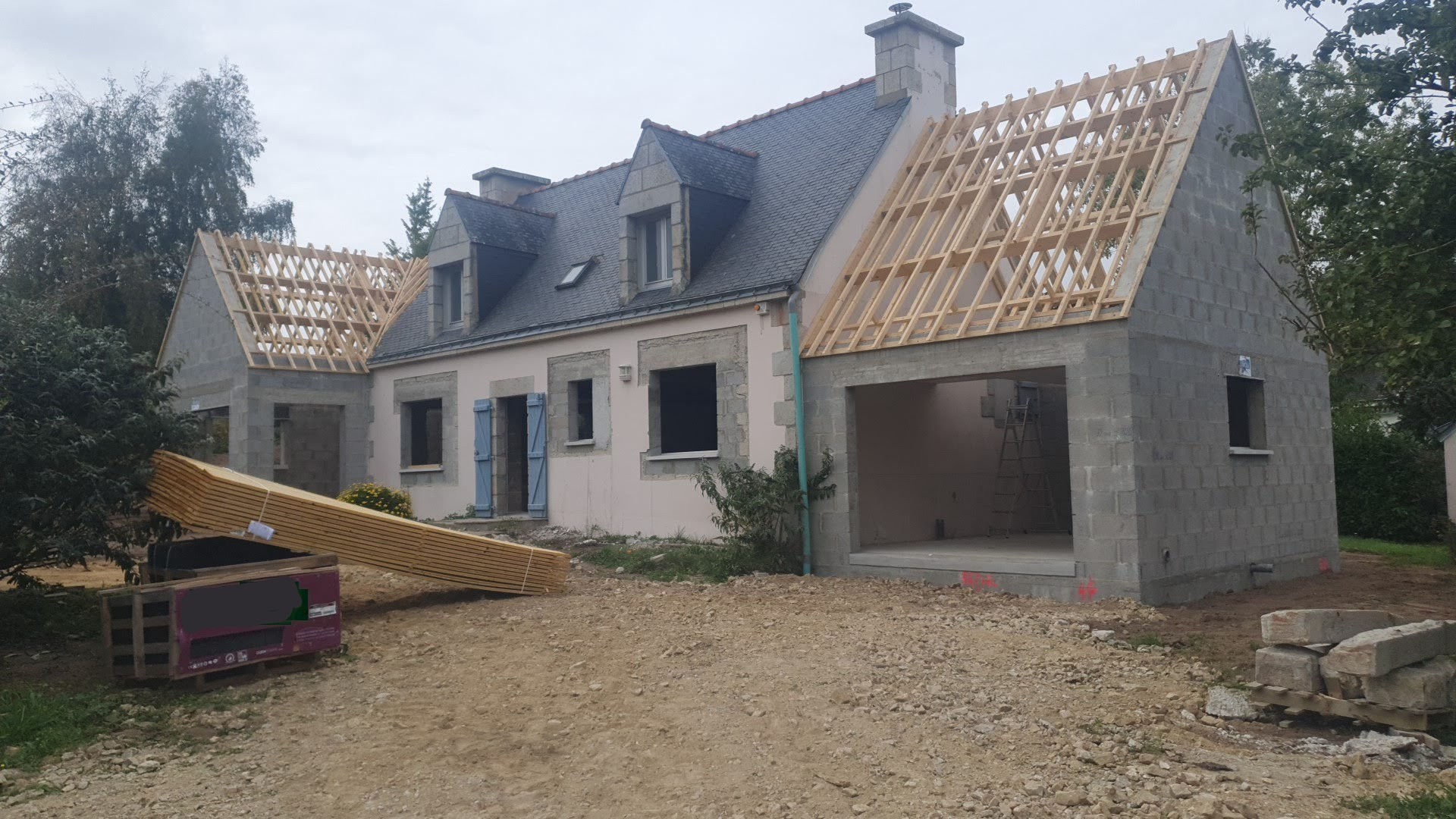 Extension, Rénovation maison pierre sur secteur Carnac, élévations des maçonneries et de la charpente