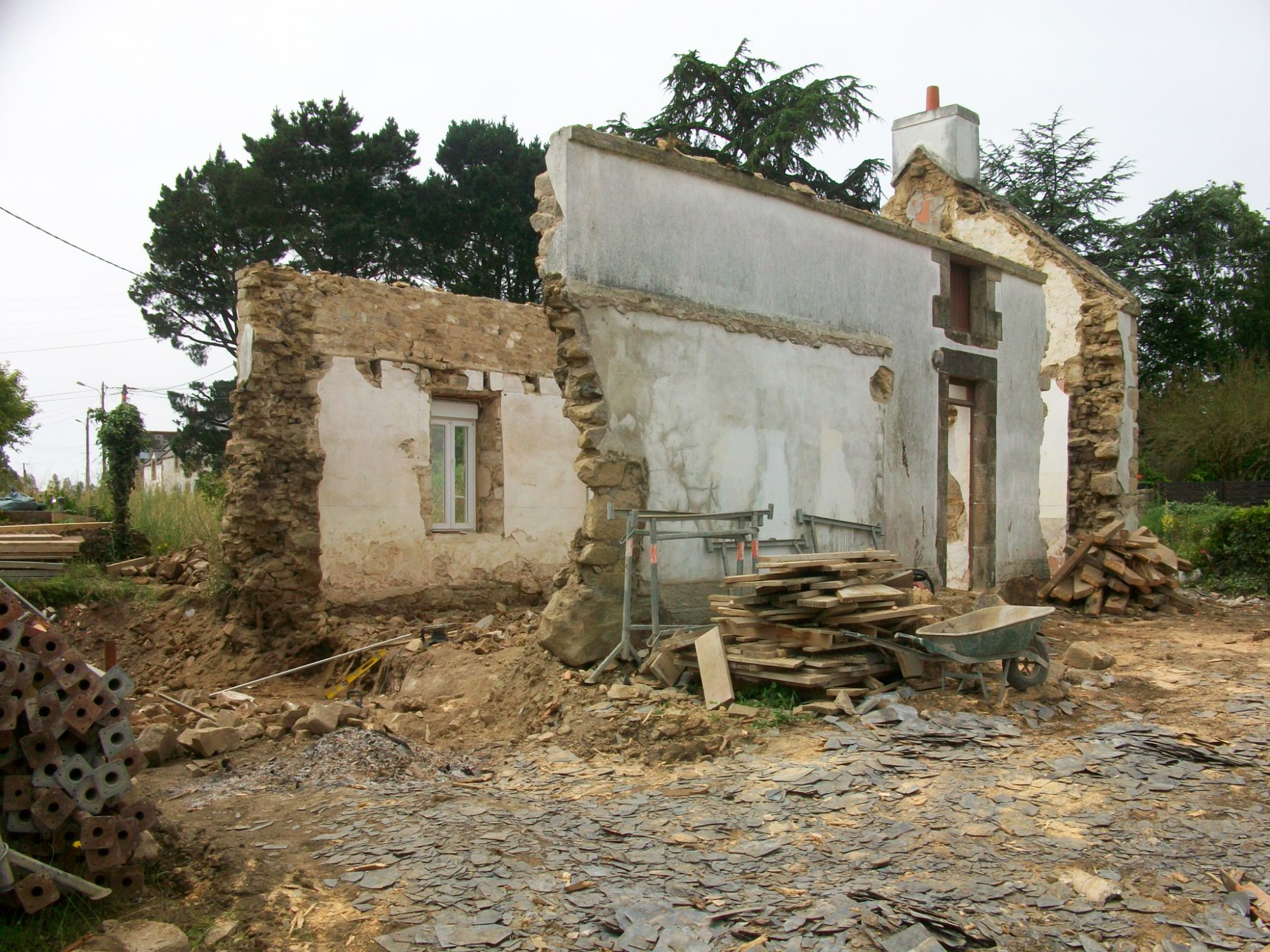 Rénovation maison pierre sur Auray, Passivéo, démolition charpente et toiture