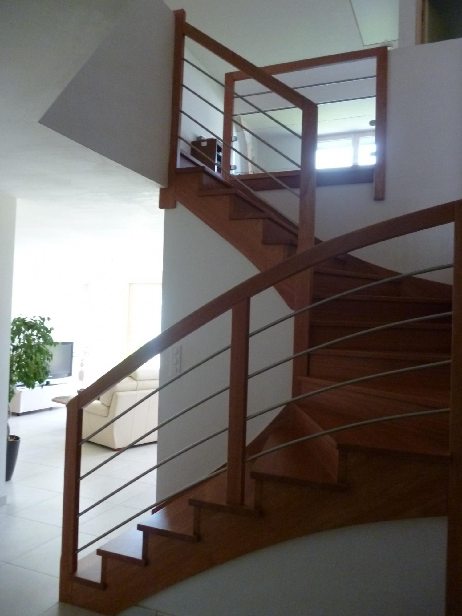 Maison passive Sainte Anne d'Auray, Passivéo, escalier bois