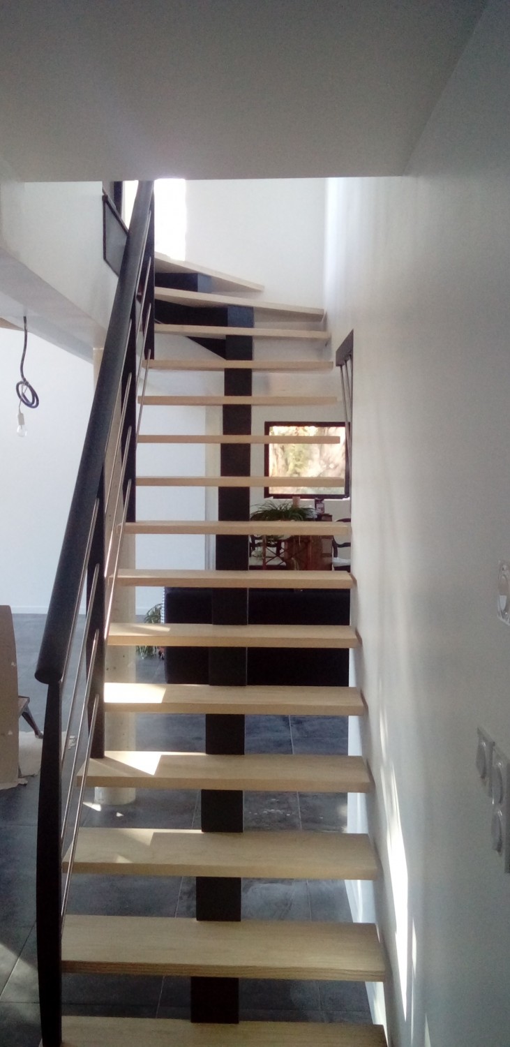 Maison passive Vannes, Passivéo, escalier métal et bois